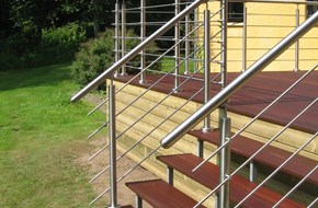 Terrasse etableret Med værn i rustfrit stål